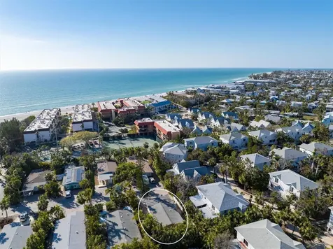 5807 De Palmas Avenue Holmes Beach FL 34217