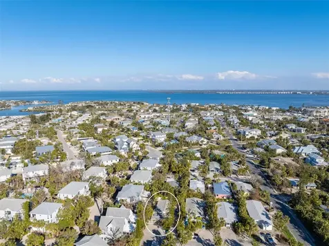 5807 De Palmas Avenue Holmes Beach FL 34217