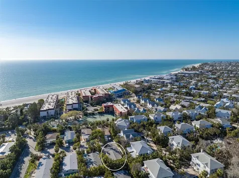 5807 De Palmas Avenue Holmes Beach FL 34217