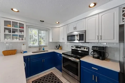 5807 De Palmas Avenue Holmes Beach FL 34217