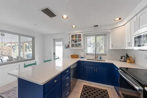 5807 De Palmas Avenue Holmes Beach FL 34217