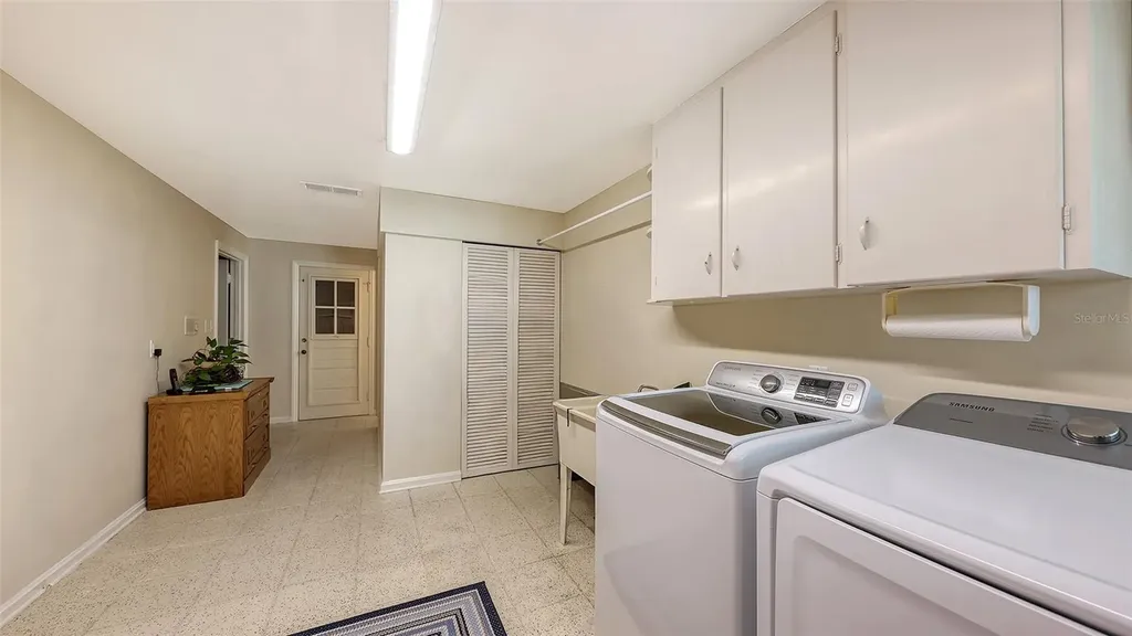 844 Magellan Drive Sarasota FL 34243