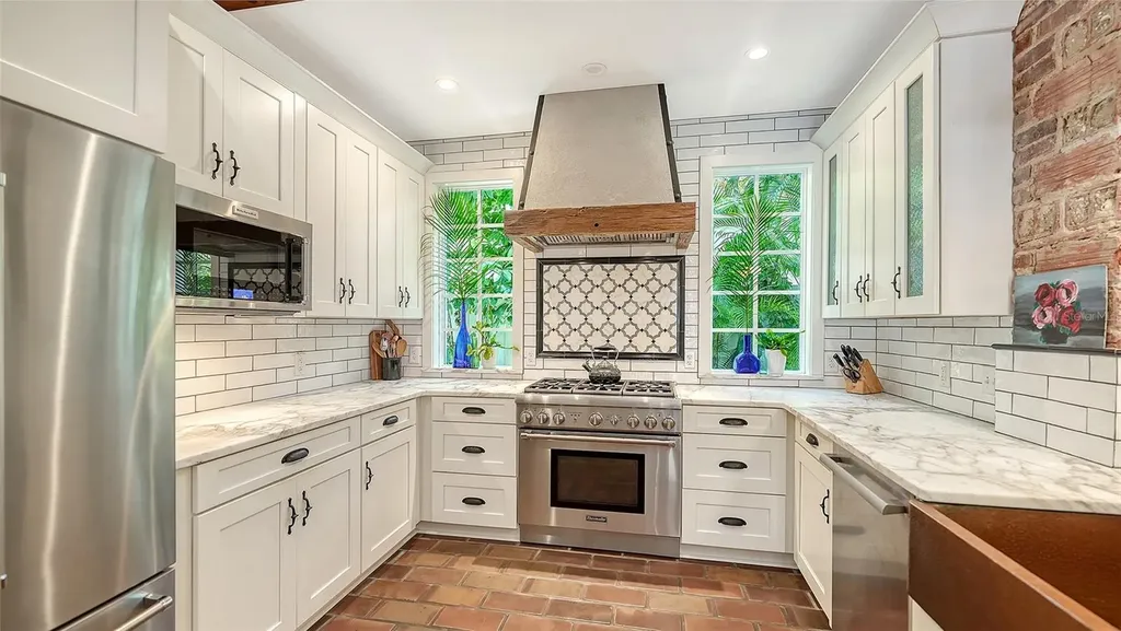 547 N Shore Drive Sarasota FL 34234