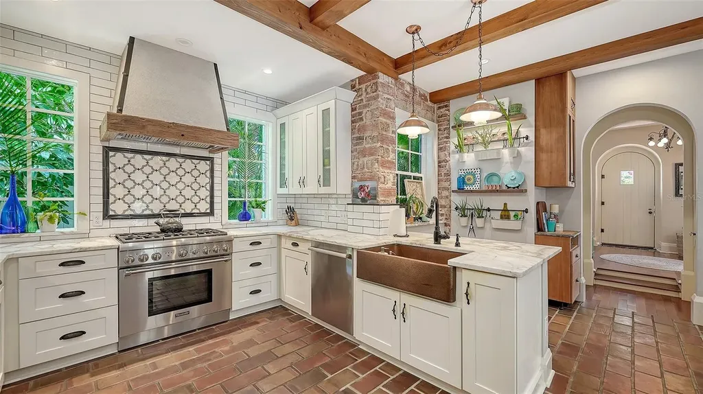 547 N Shore Drive Sarasota FL 34234