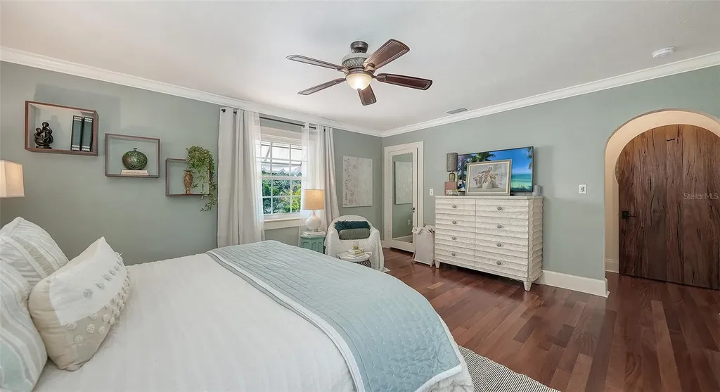 547 N Shore Drive Sarasota FL 34234