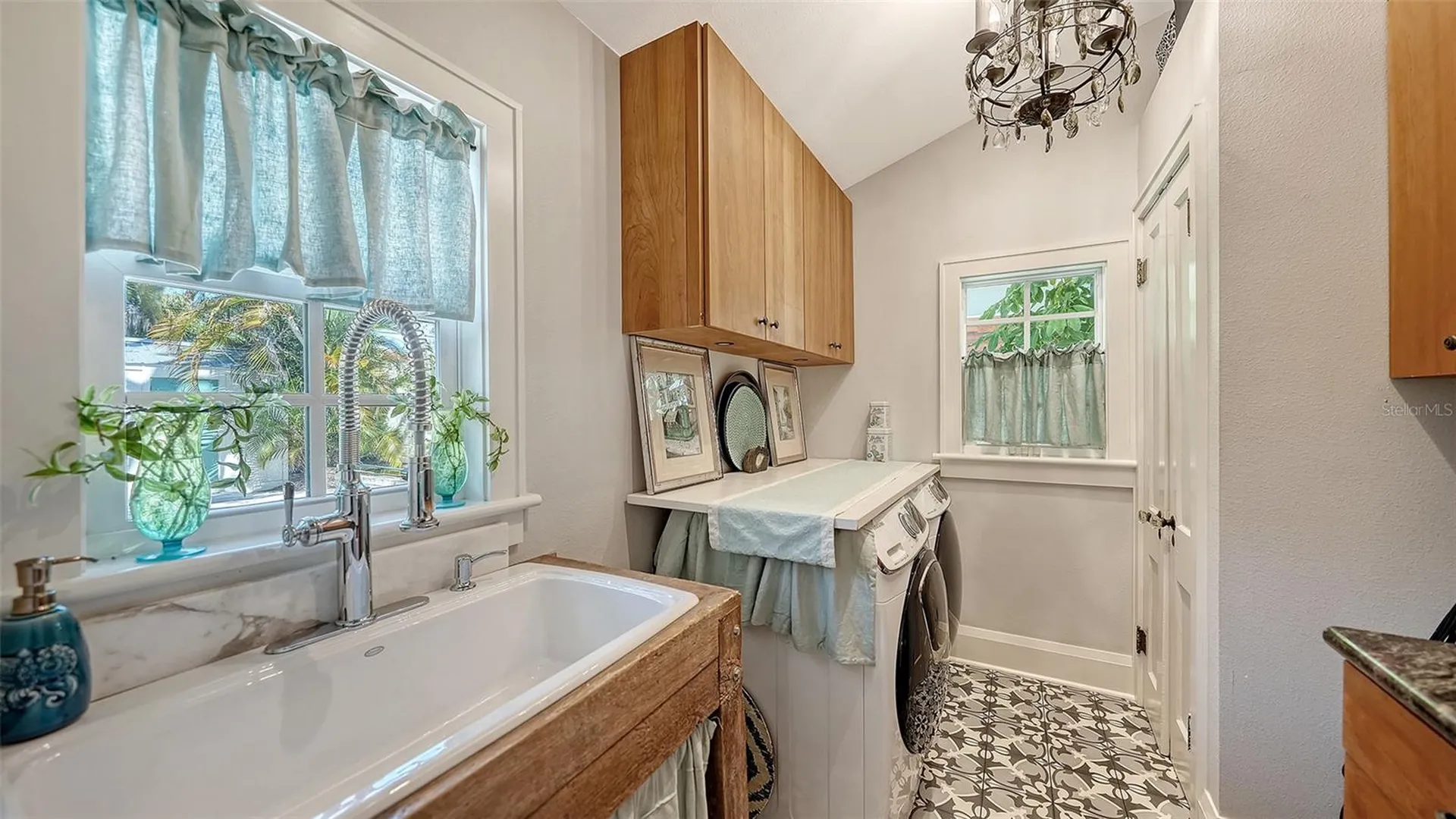 547 N Shore Drive Sarasota FL 34234