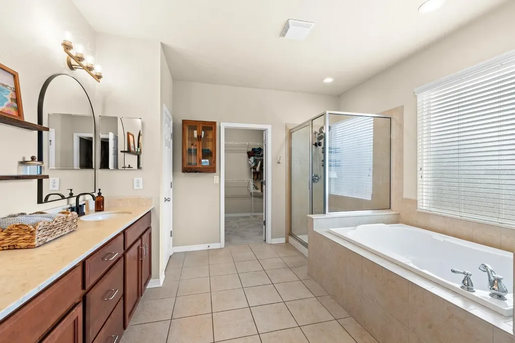 15906 Starling Crossing Drive Lithia FL 33547