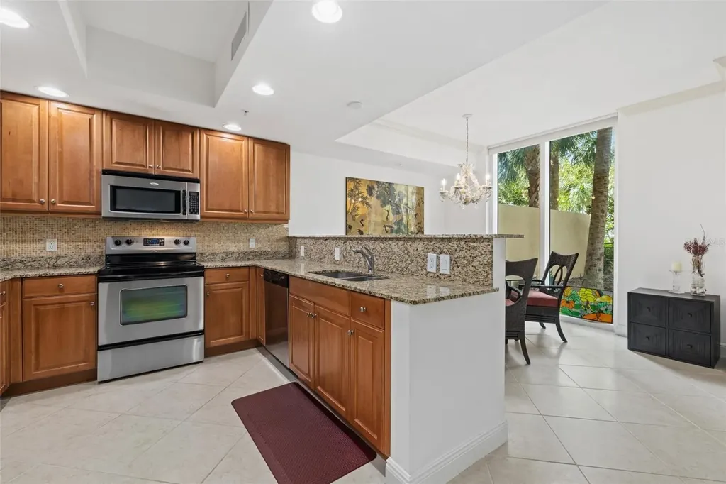 800 N Tamiami Trail Sarasota FL 34236