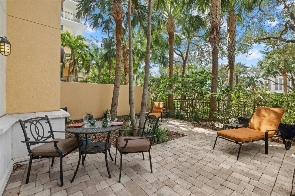 800 N Tamiami Trail Sarasota FL 34236