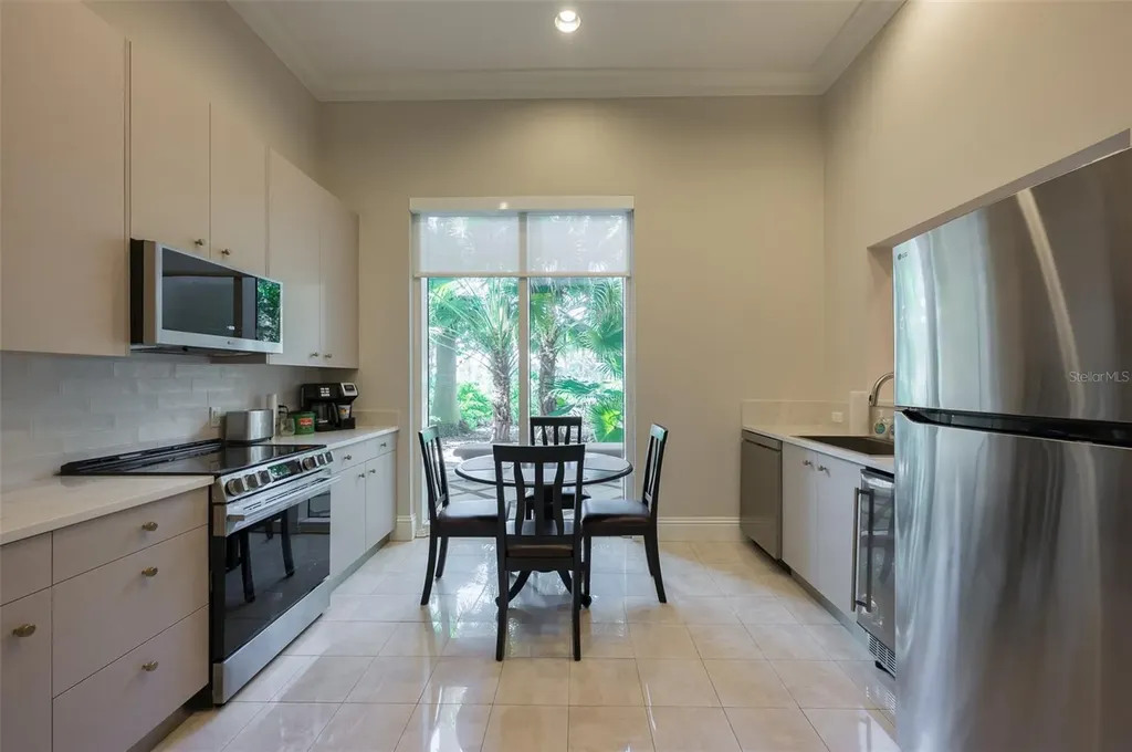 800 N Tamiami Trail Sarasota FL 34236