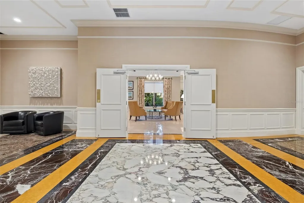 800 N Tamiami Trail Sarasota FL 34236