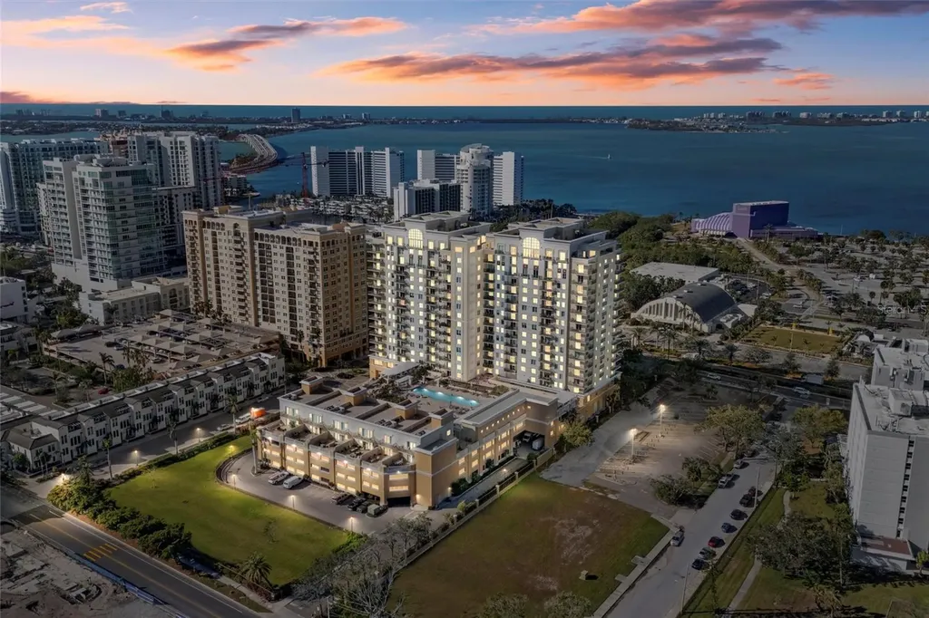 800 N Tamiami Trail Sarasota FL 34236