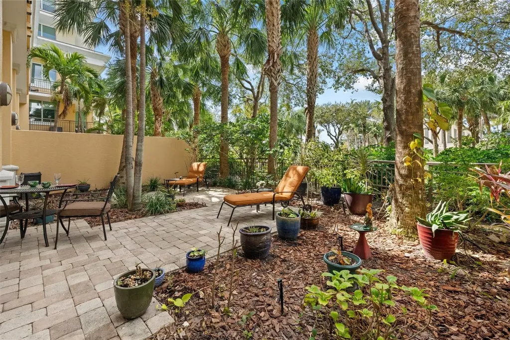 800 N Tamiami Trail Sarasota FL 34236