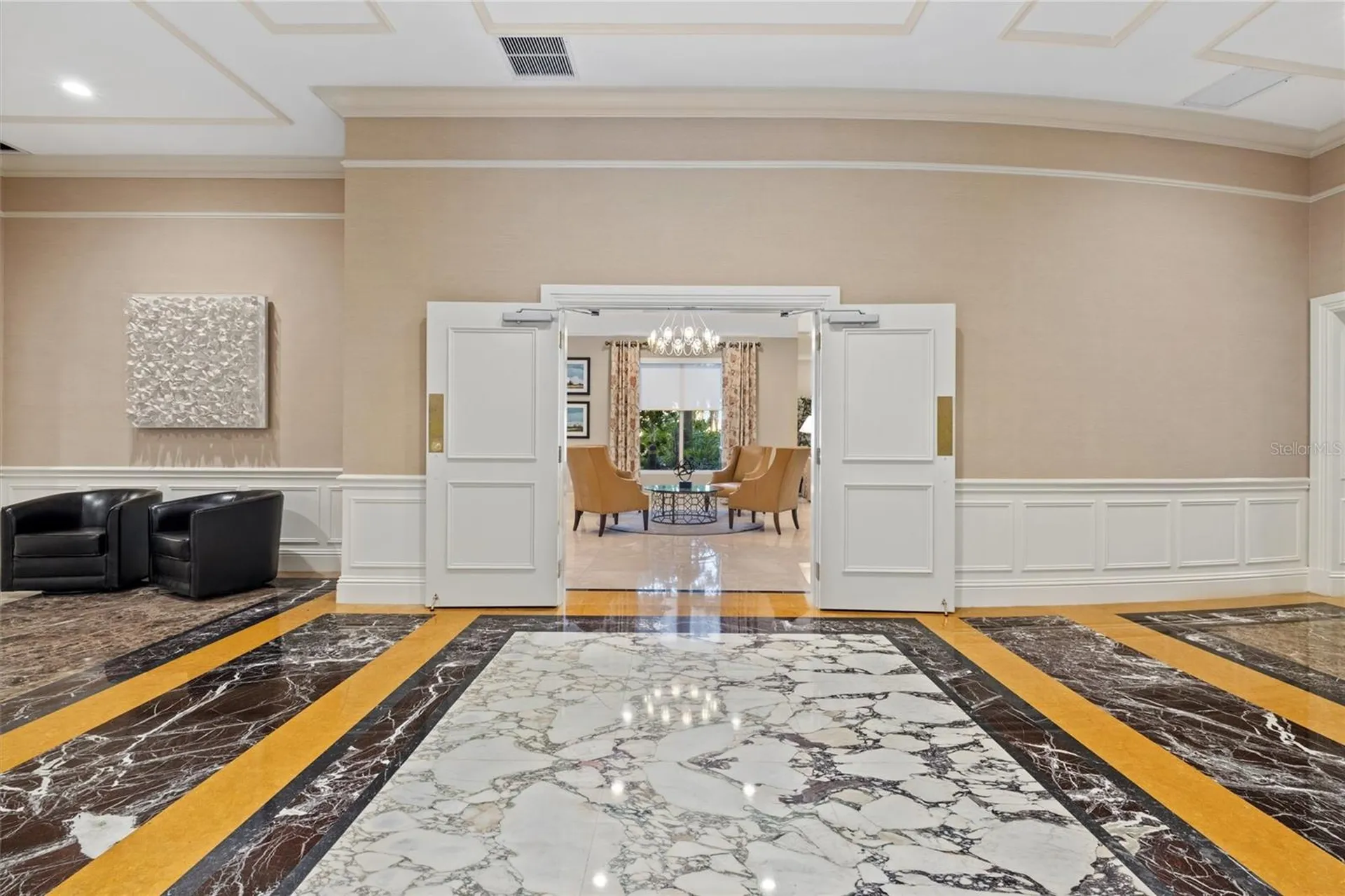 800 N Tamiami Trail Sarasota FL 34236