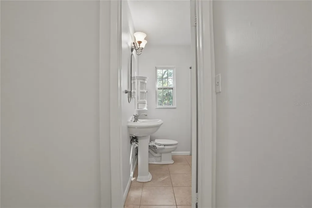 1708 Pond Lake Drive Tampa FL 33612