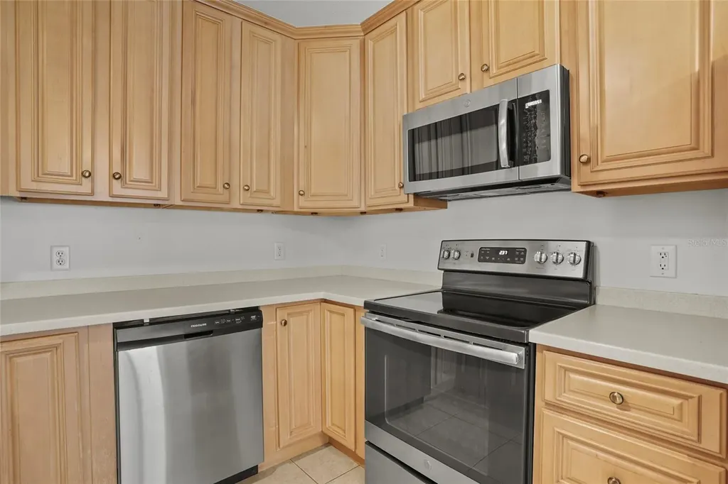 1708 Pond Lake Drive Tampa FL 33612