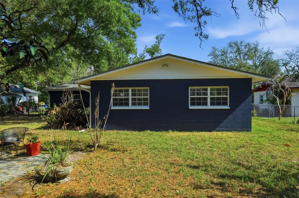 1708 Pond Lake Drive Tampa FL 33612