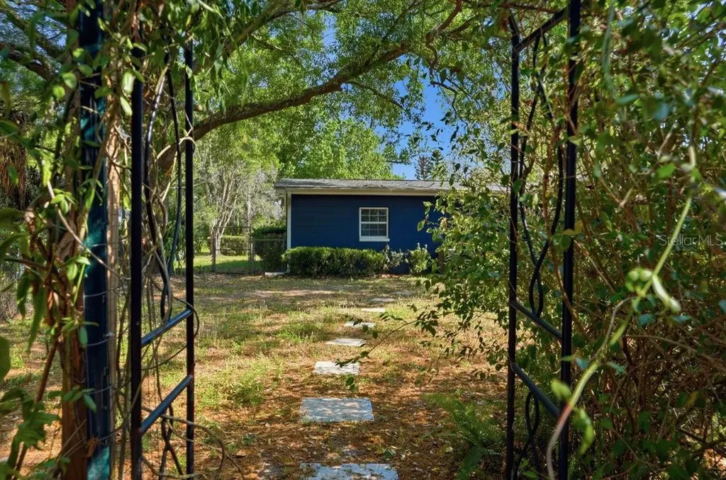 1708 Pond Lake Drive Tampa FL 33612