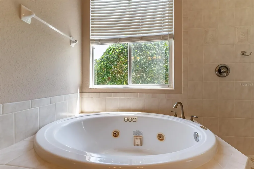 6615 Butlers Crest Drive Bradenton FL 34203