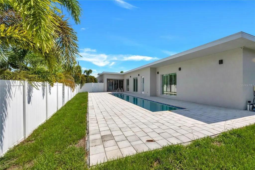 4524 Riverwood Avenue Sarasota FL 34231