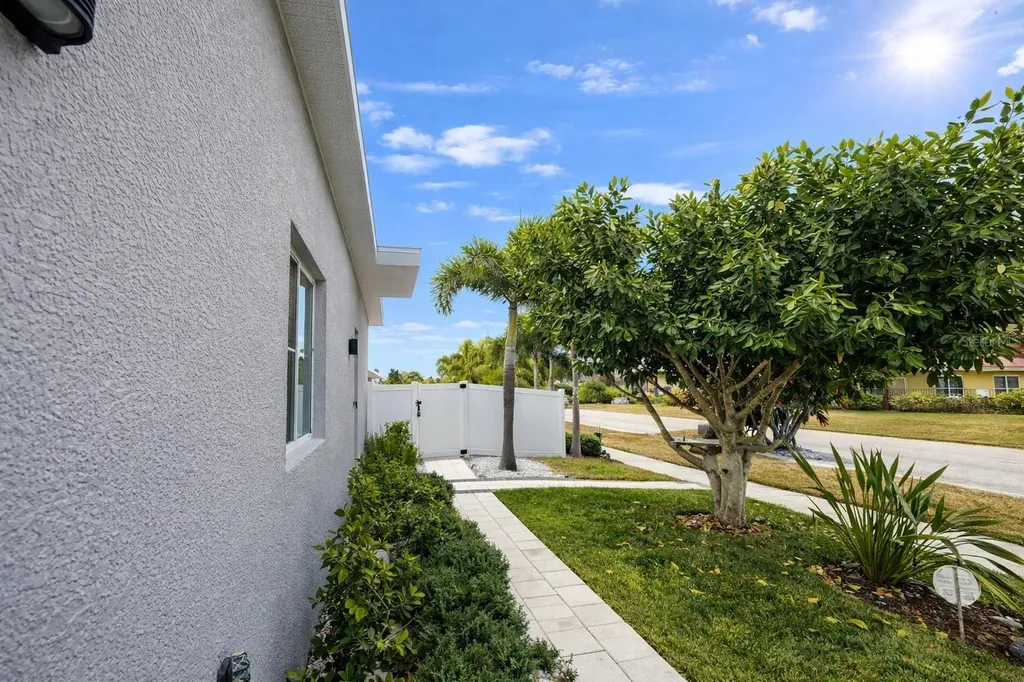 4524 Riverwood Avenue Sarasota FL 34231