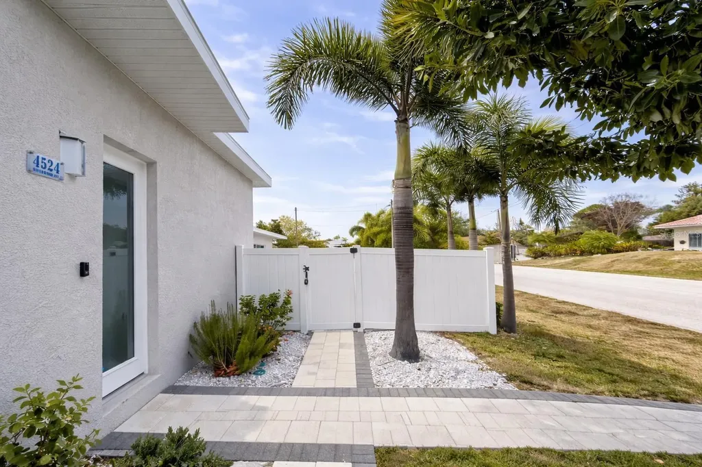 4524 Riverwood Avenue Sarasota FL 34231