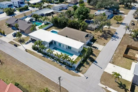 4524 Riverwood Avenue Sarasota FL 34231