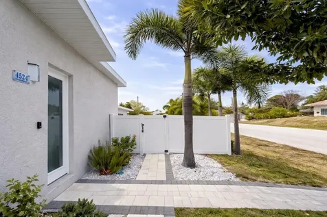 4524 Riverwood Avenue Sarasota FL 34231