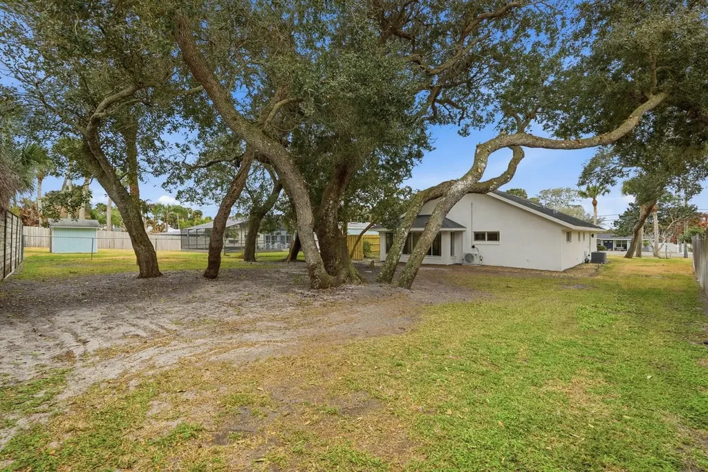 4607 Saxon Drive New Smyrna Beach FL 32169
