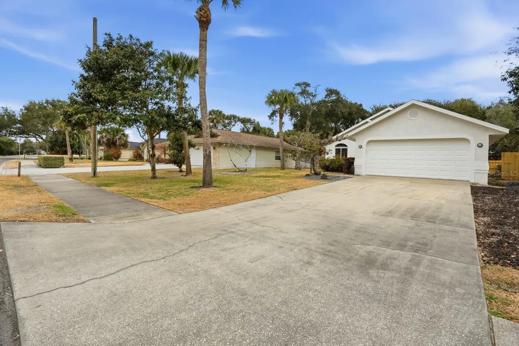 4607 Saxon Drive New Smyrna Beach FL 32169