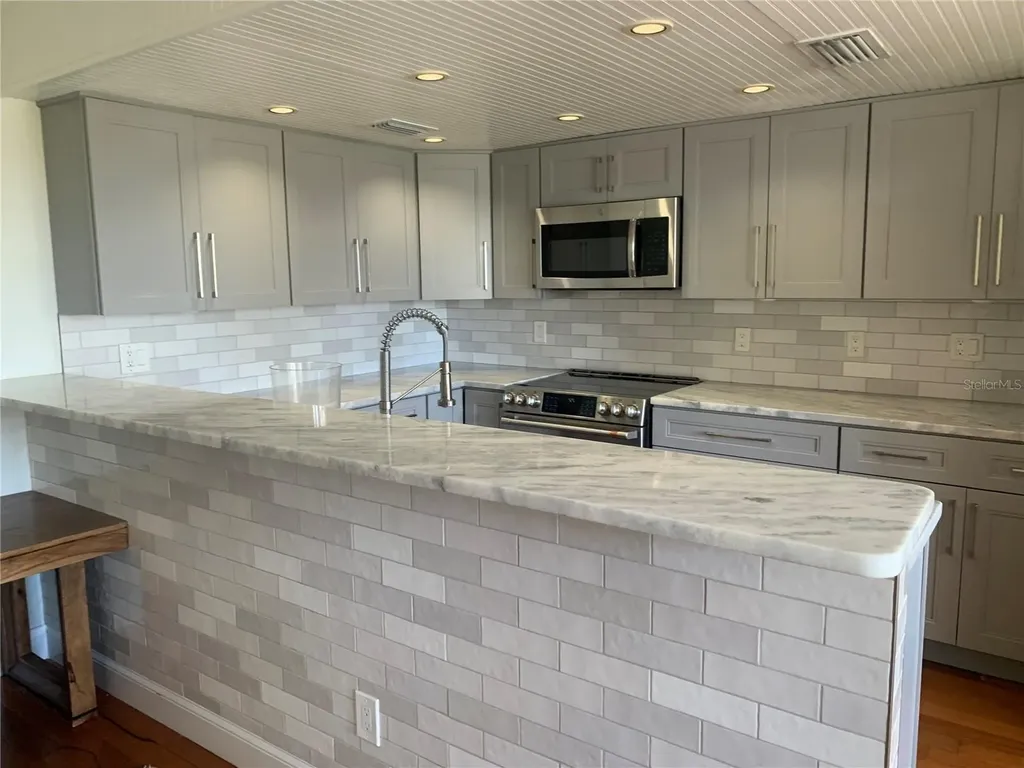 1125 Pinellas Bayway S St Petersburg FL 33715