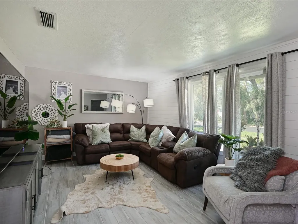 3307 3rd Avenue W Bradenton FL 34205