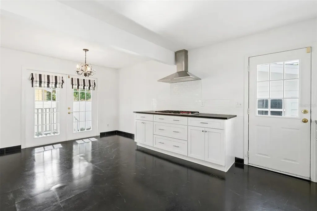 325 17th Avenue NE St Petersburg FL 33704
