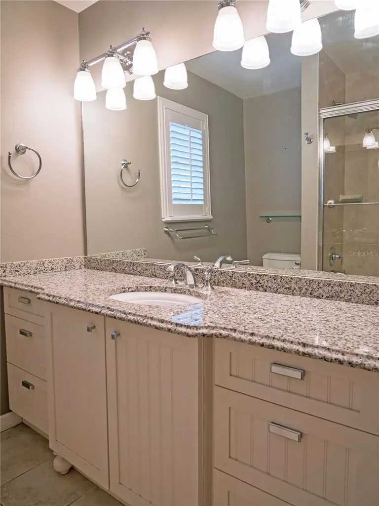 325 17th Avenue NE St Petersburg FL 33704