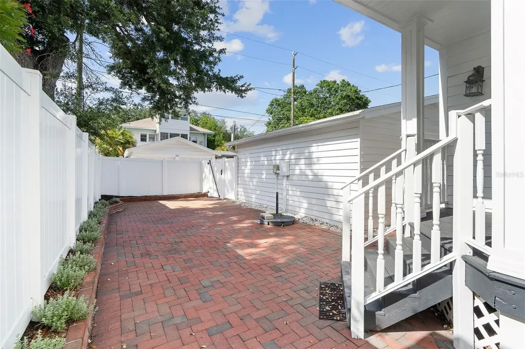 325 17th Avenue NE St Petersburg FL 33704