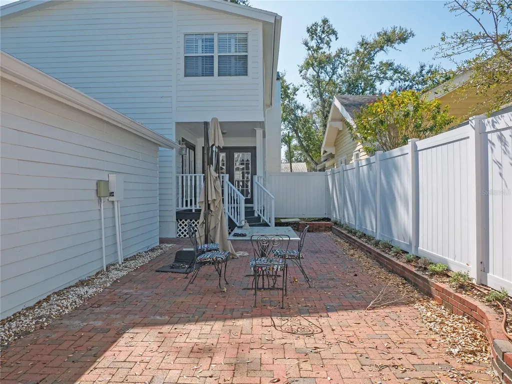 325 17th Avenue NE St Petersburg FL 33704