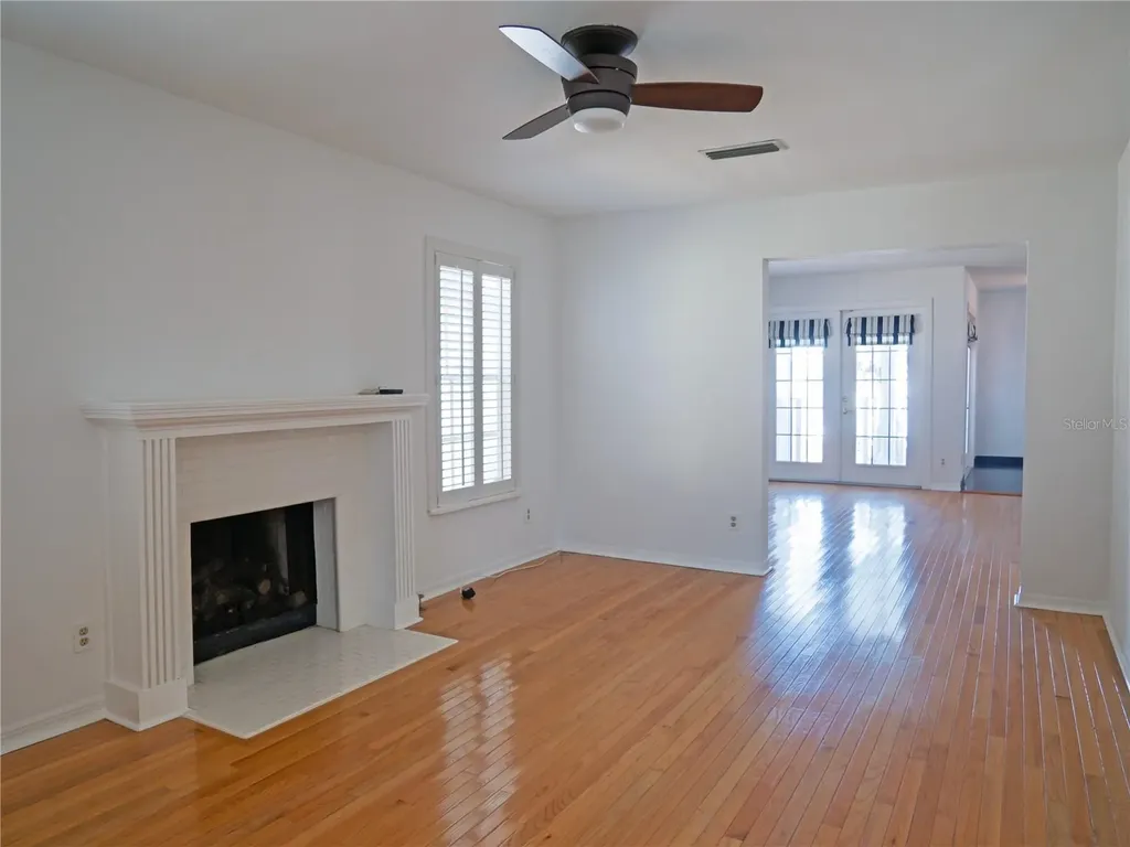 325 17th Avenue NE St Petersburg FL 33704