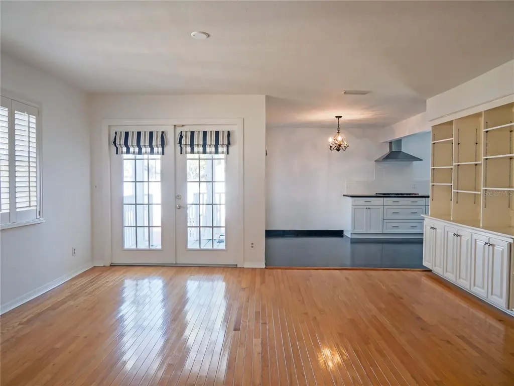 325 17th Avenue NE St Petersburg FL 33704