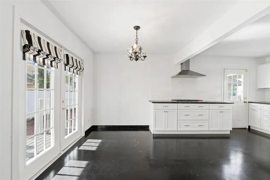325 17th Avenue NE St Petersburg FL 33704