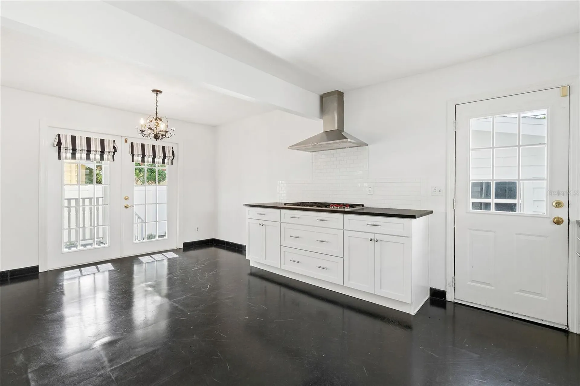 325 17th Avenue NE St Petersburg FL 33704