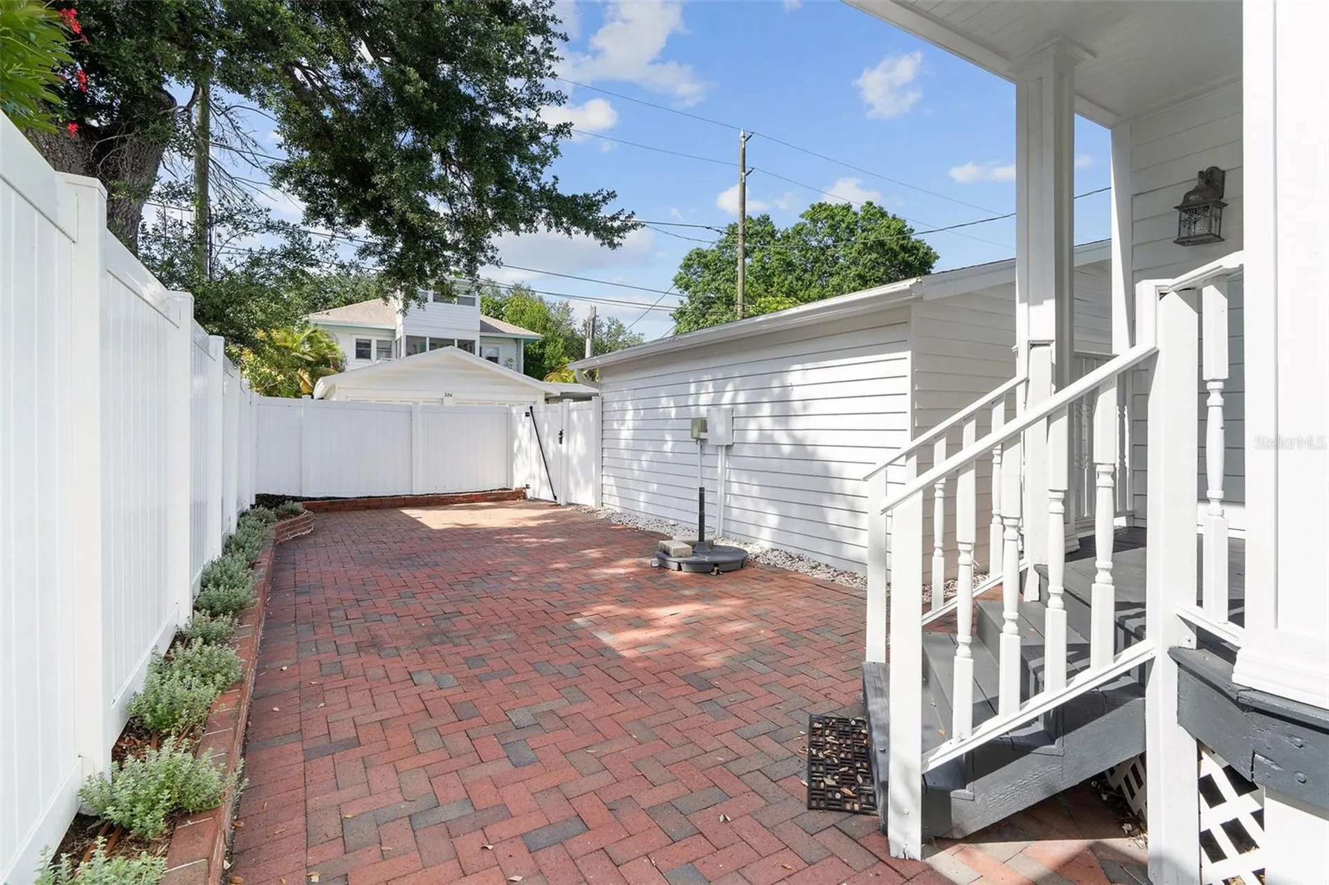 325 17th Avenue NE St Petersburg FL 33704