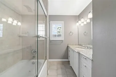 325 17th Avenue NE St Petersburg FL 33704