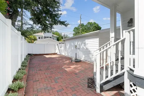325 17th Avenue NE St Petersburg FL 33704