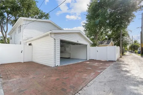 325 17th Avenue NE St Petersburg FL 33704