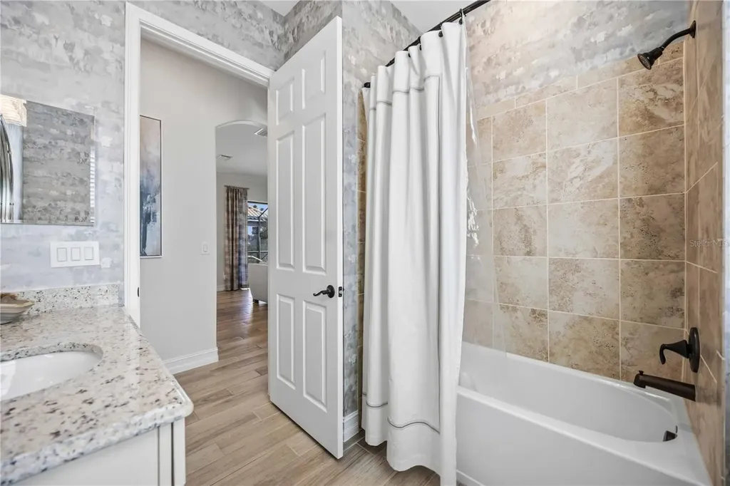 5641 Arnie Loop Bradenton FL 34211
