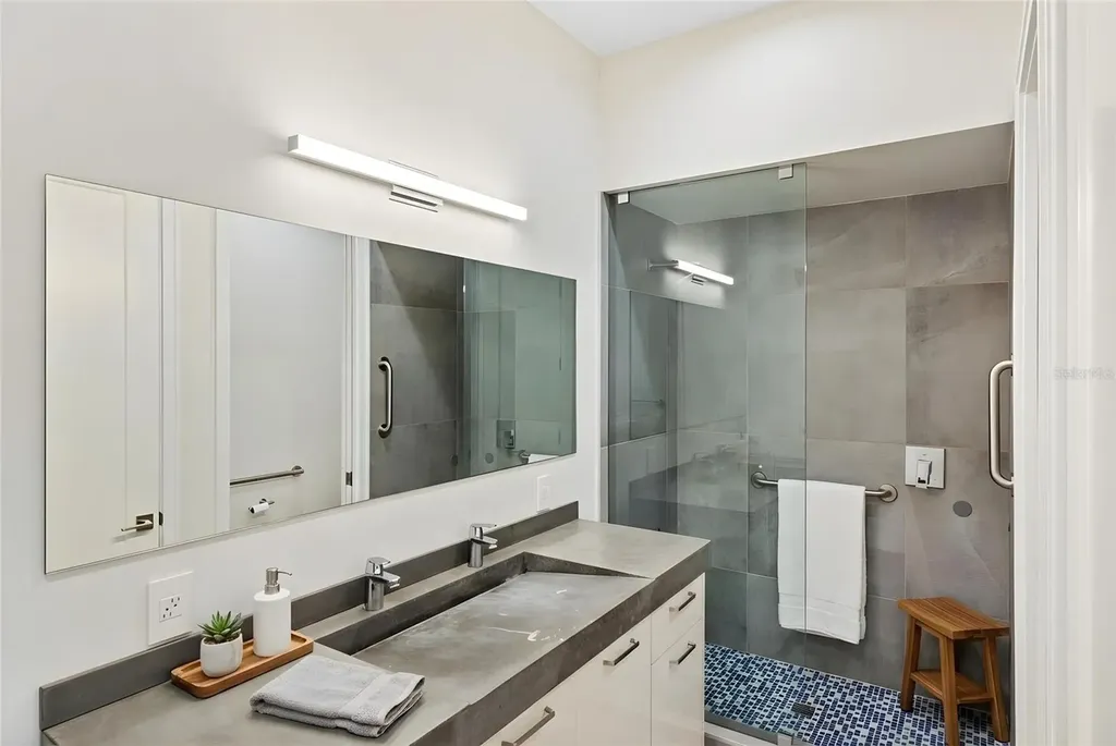 1732 Shoreland Drive Sarasota FL 34239