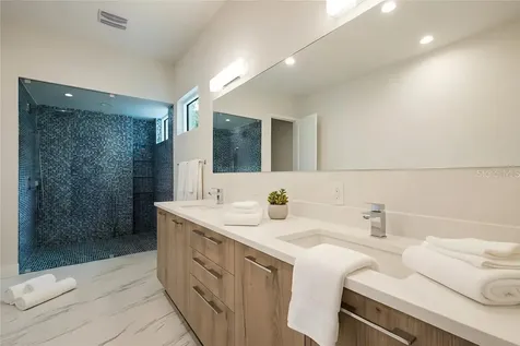 1732 Shoreland Drive Sarasota FL 34239