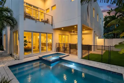 1732 Shoreland Drive Sarasota FL 34239