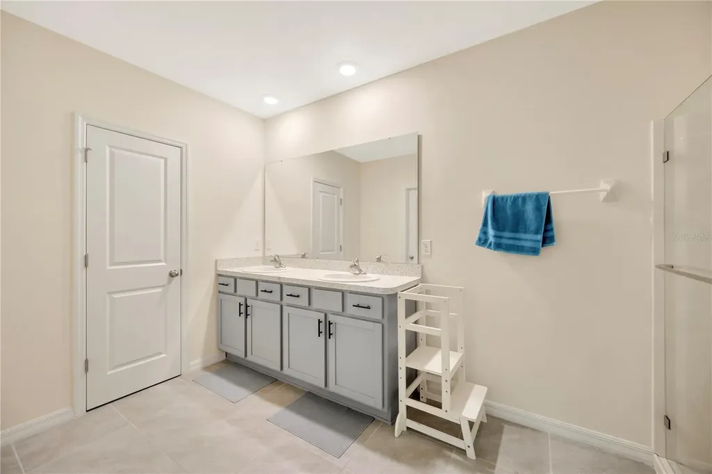 5674 Banbury Ridge Run Wesley Chapel FL 33545