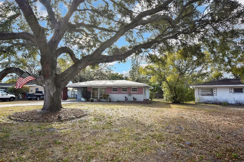 3856 27th Parkway Sarasota FL 34235
